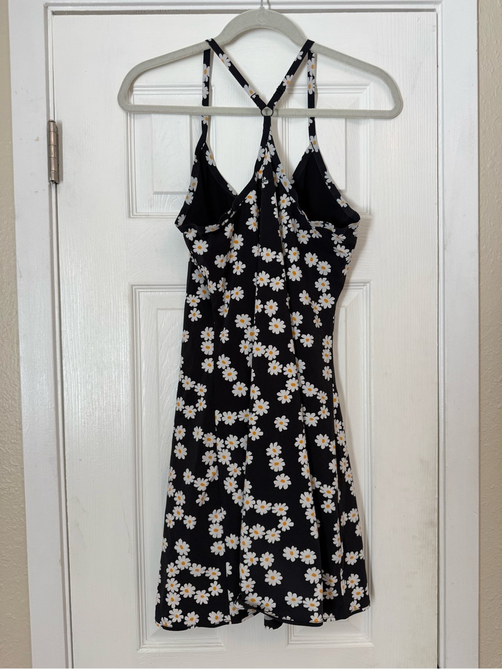 Black Daisy Print Spaghetti Strap Exercise Dress - outdoor voices size medium - Picture 7 of 7